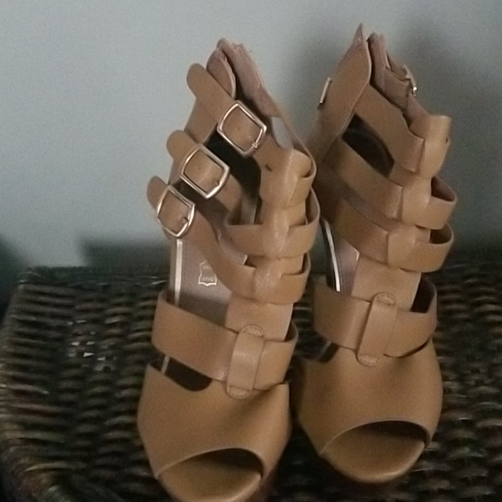 Camel colored pre-owned sandals